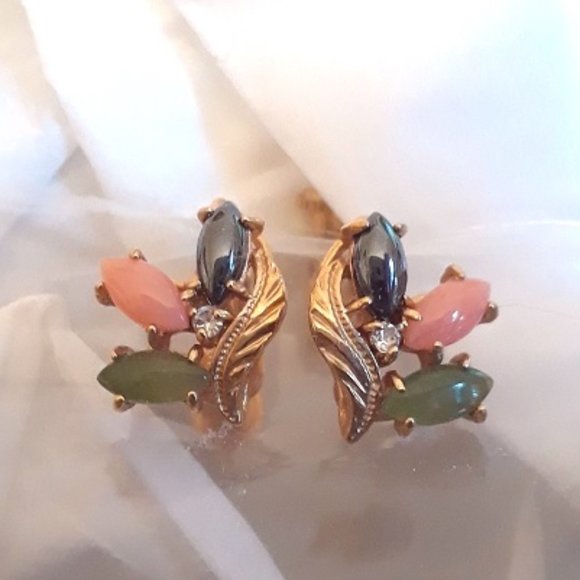 Antique Smaller Flower Clip on Ear Stud - Picture 2 of 4